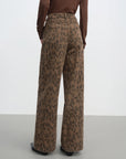 Chic Brown Straight-Leg Jeans: High-Waist Slim Fit