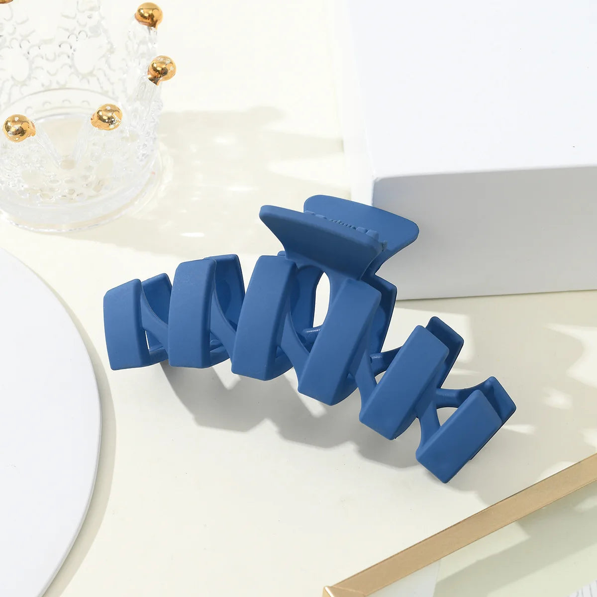 Blue Women's Claw Clip Simple & Fashionable Hair Accessory