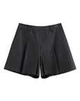 Comfortable and practical pleated shorts