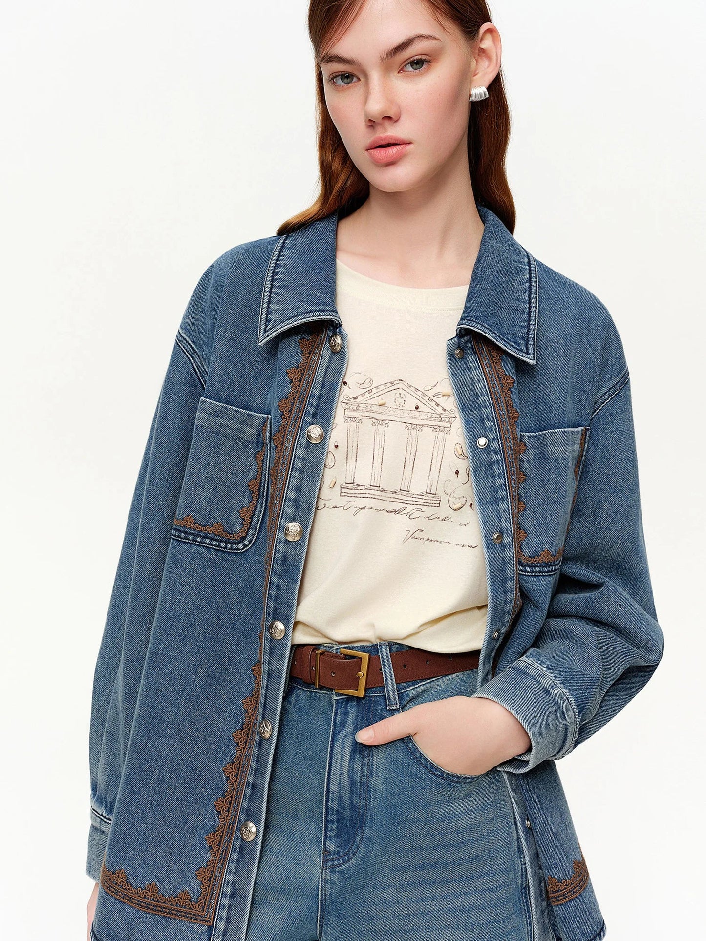 DUSHU Blue Contrast Embroidered Lace Denim Jacket 2026 Spring New Arrival Stylish Denim Outerwear Women Long Sleeved Cotton Coat Loran
