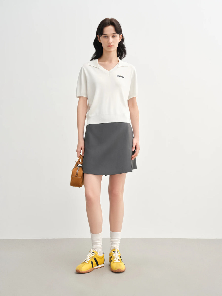 Women's Curve-Flattering Knit Top with Structured Collar