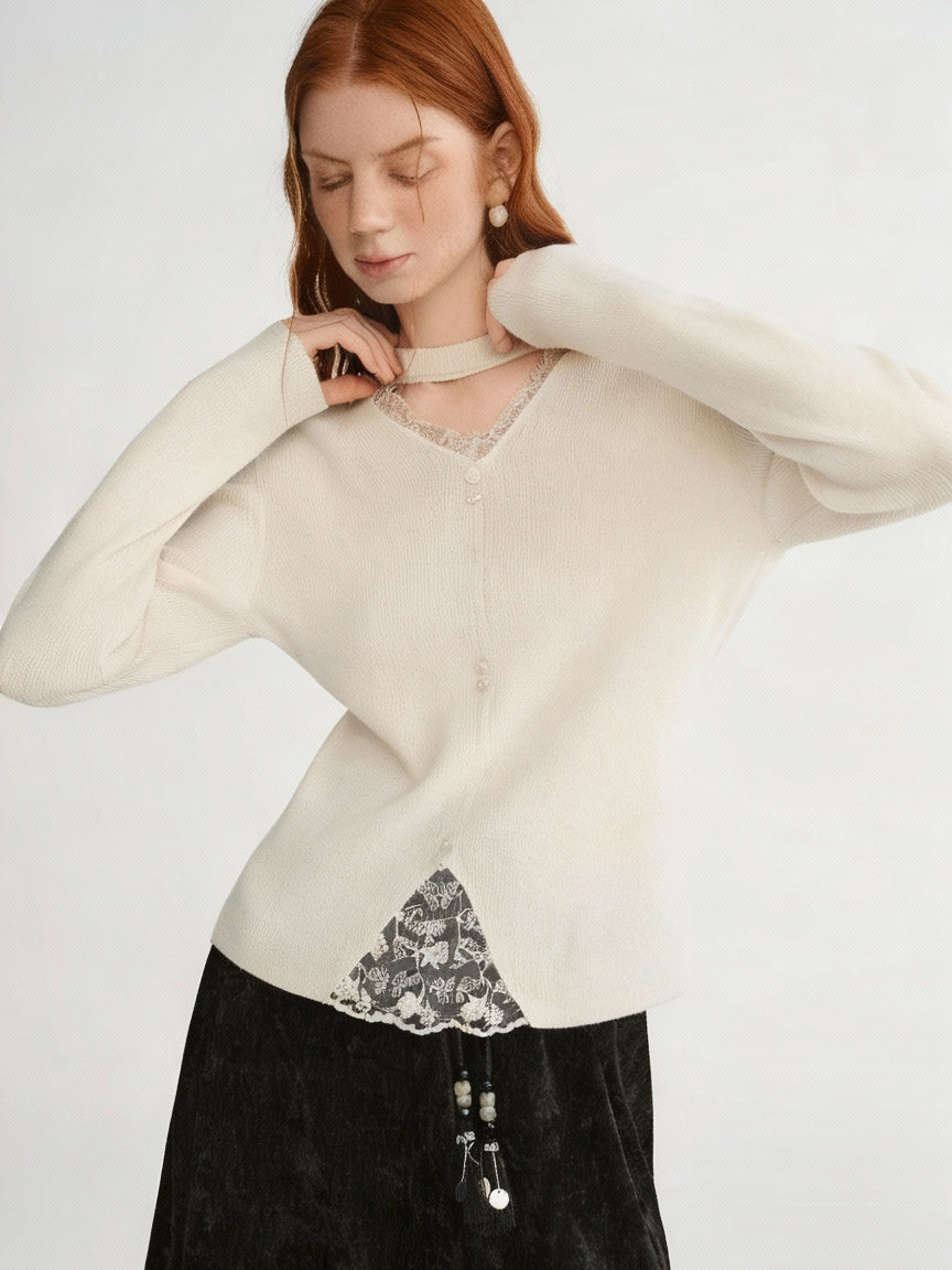 Woman wearing a cream sweater with lace details on a white background, featuring the brand 'DUSHU'.