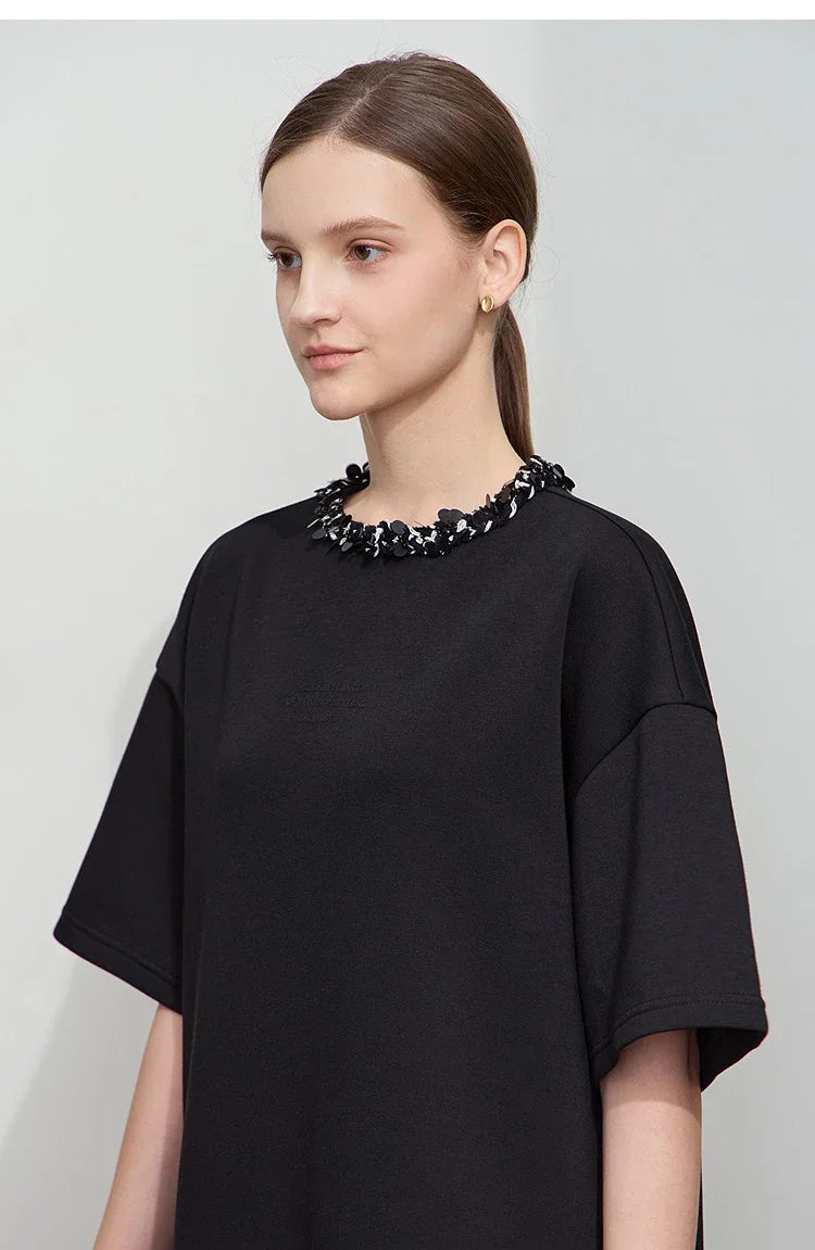 Elegant Mid-Length Knit Dress with Short Sleeves