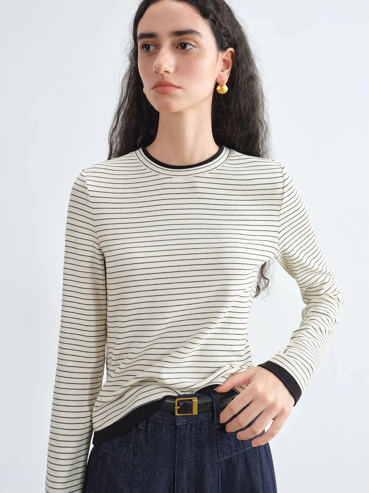 ZIQIAO 2025 New Autumn Petite Retro Contrast Stripe Knit T-Shirt Women's Black White Striped Top Round Neck Slim Fit Casual Tee - Loran