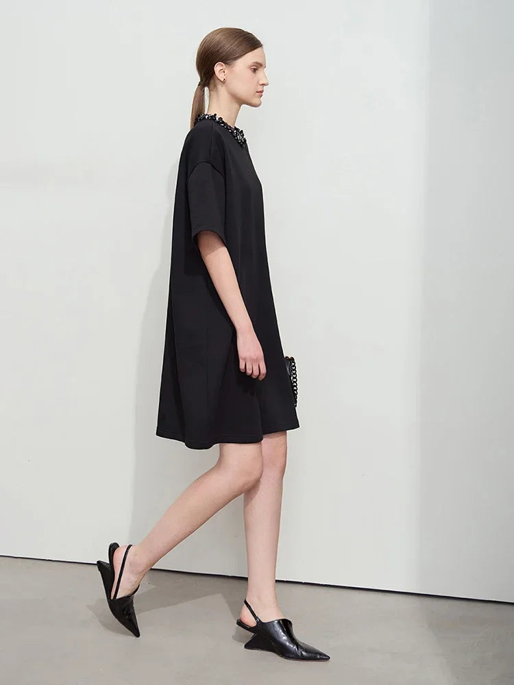 Elegant Mid-Length Knit Dress with Short Sleeves