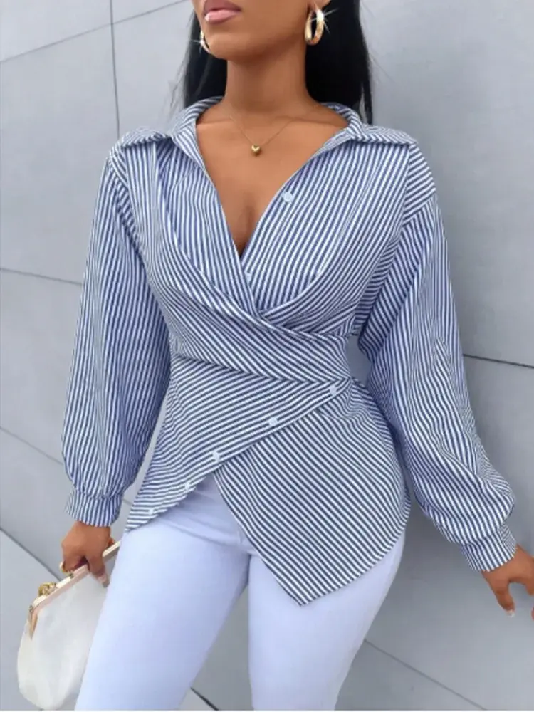 Everyday Chic: Striped V-Neck Button-Up Top for Spring - Loran