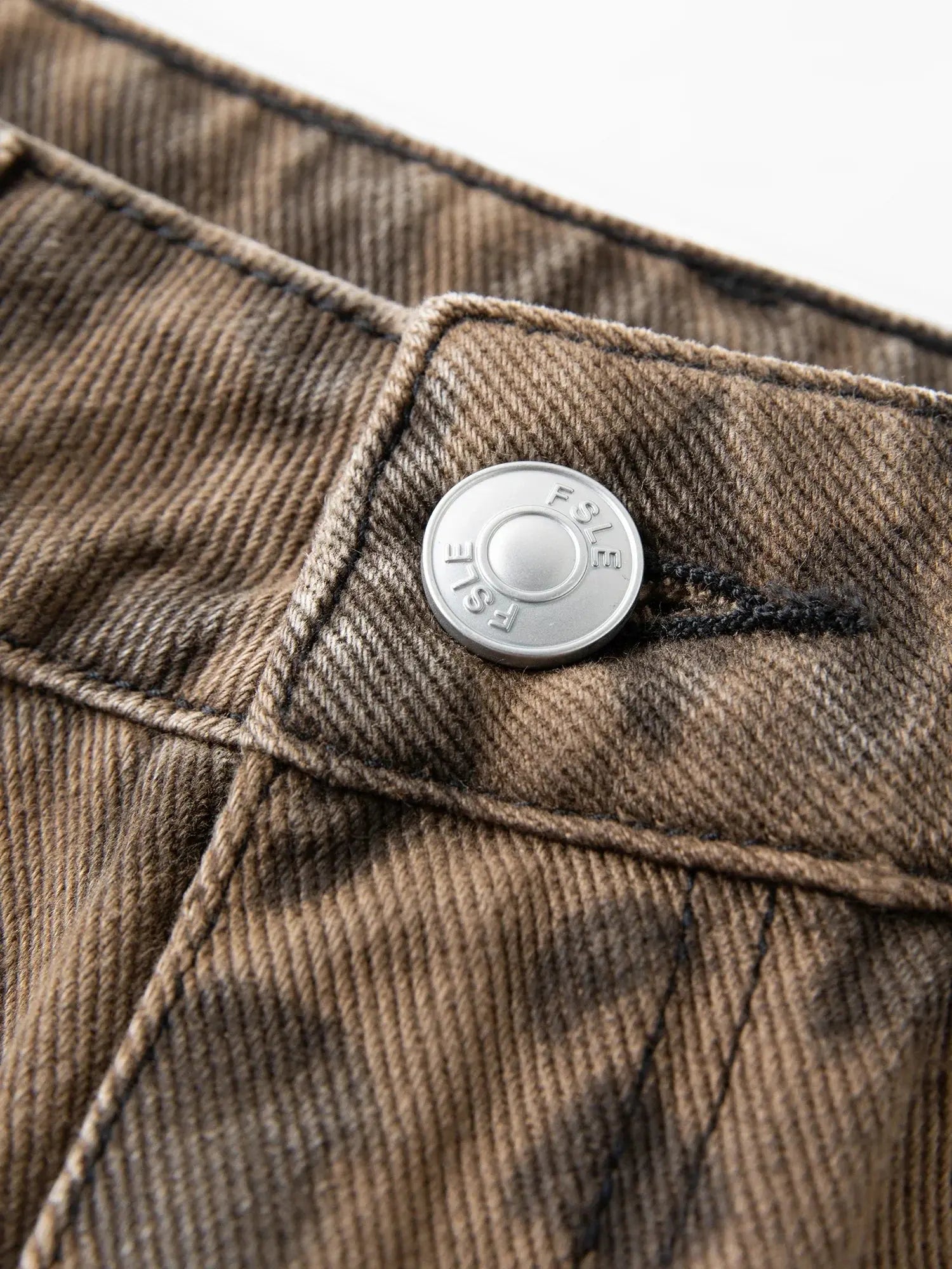 Chic Brown Straight-Leg Jeans: High-Waist Slim Fit - Loran