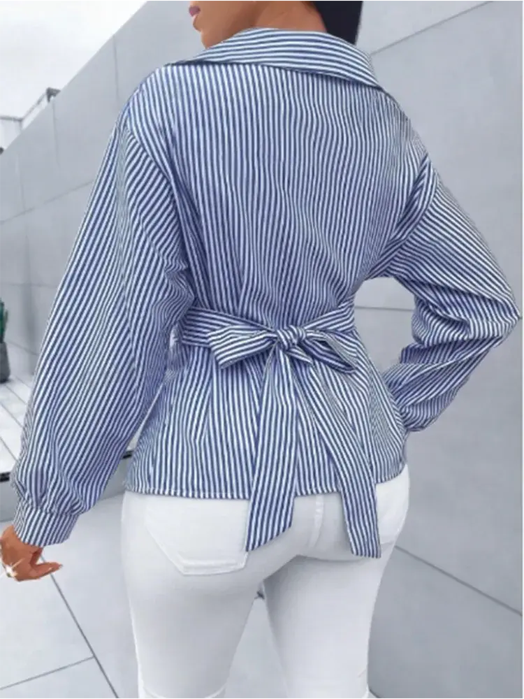 Everyday Chic: Striped V-Neck Button-Up Top for Spring - Loran