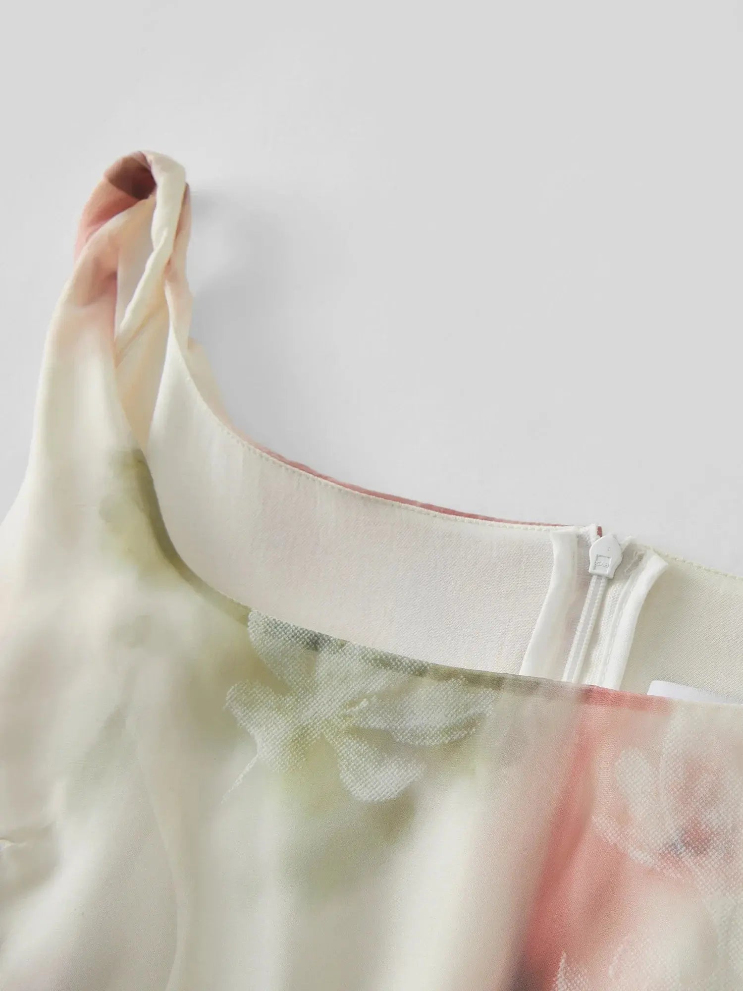 Blush Effect Print Plus Size Dress: Flattering Fit & Strappy Elegance - Loran