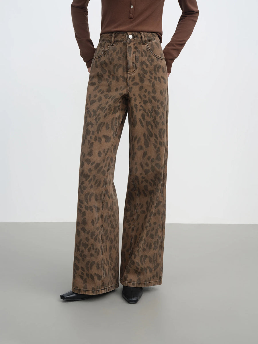 Chic Brown Straight-Leg Jeans: High-Waist Slim Fit