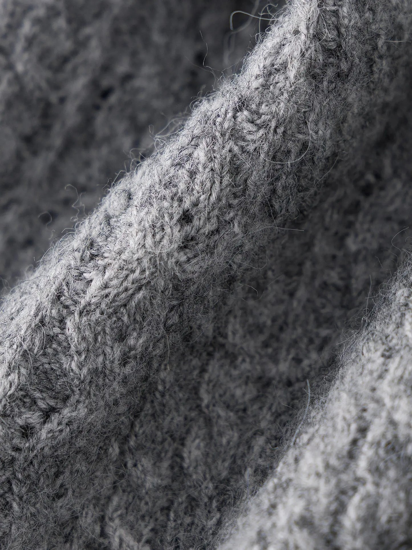 Vintage Charm: Plus Textured Knit Pullover - Loran