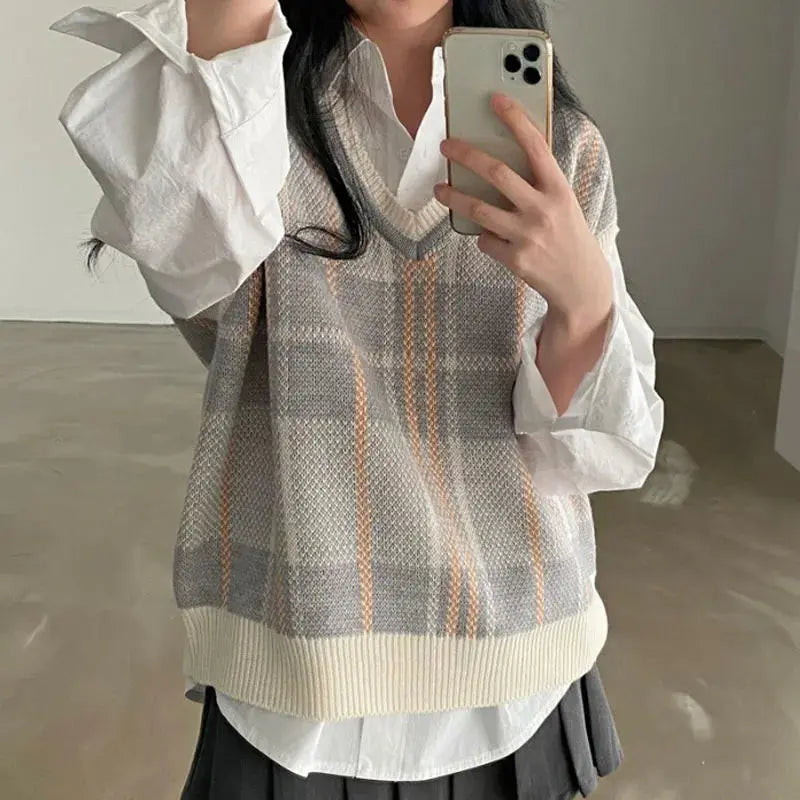 Vintage Korean Style Plaid Knit Pullover Vest - Loran