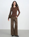 Chic Brown Straight-Leg Jeans: High-Waist Slim Fit