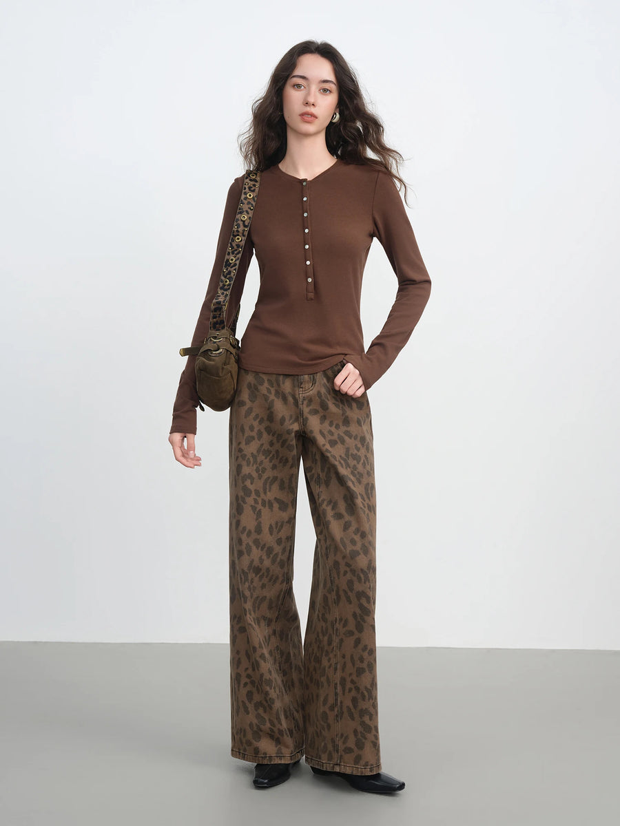 Chic Brown Straight-Leg Jeans: High-Waist Slim Fit