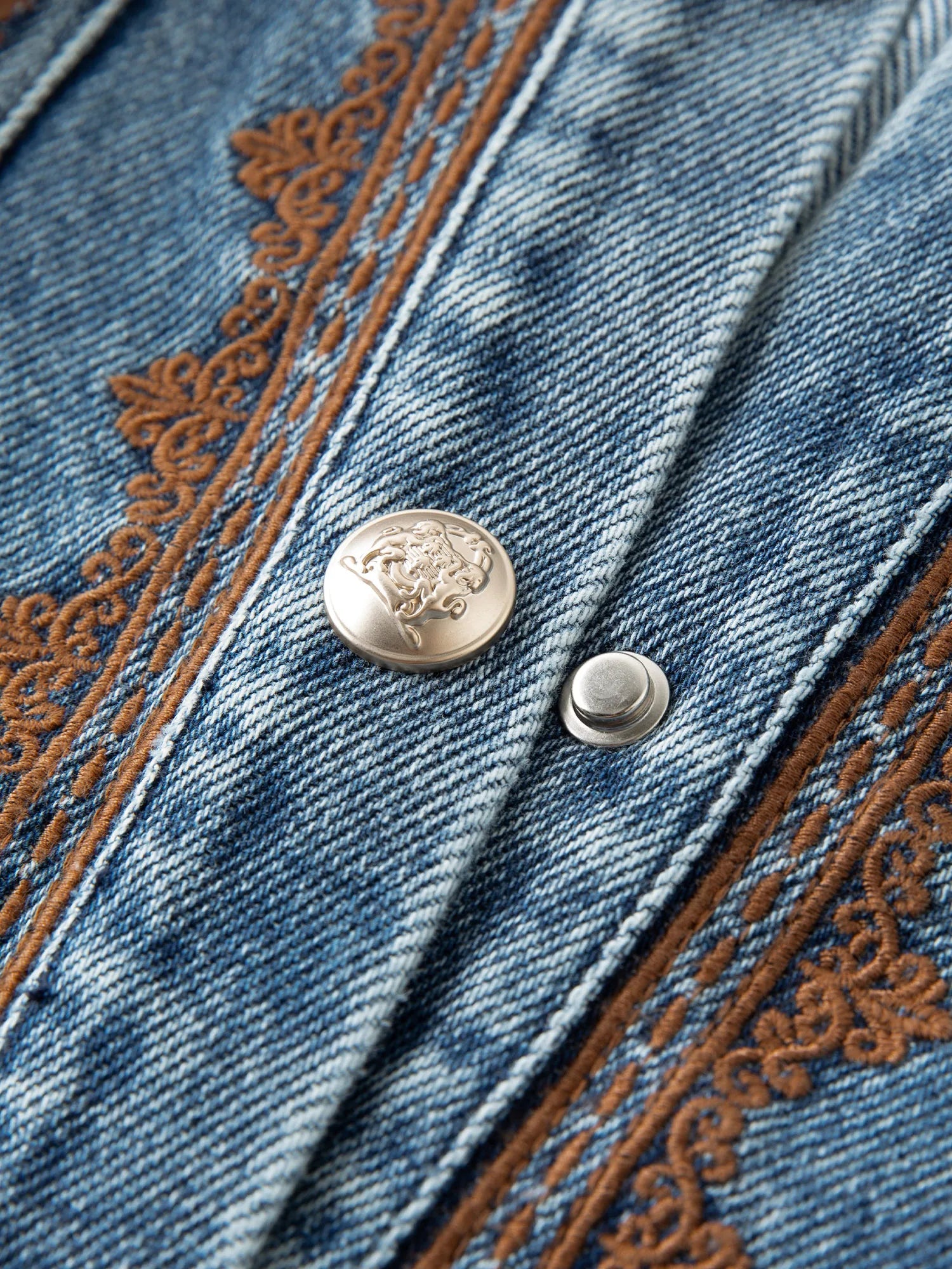 DUSHU Blue Contrast Embroidered Lace Denim Jacket 2026 Spring New Arrival Stylish Denim Outerwear Women Long Sleeved Cotton Coat Loran