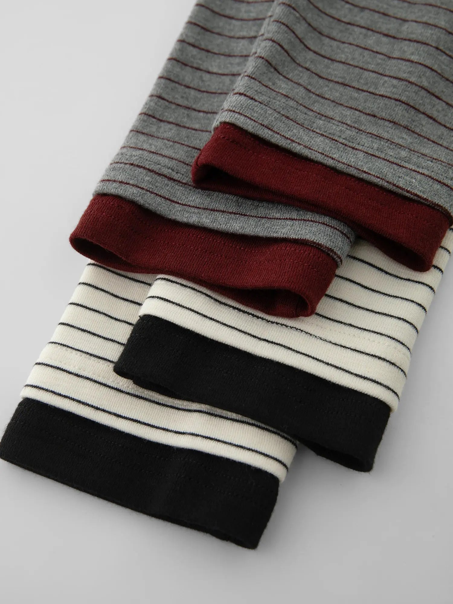 ZIQIAO 2025 New Autumn Petite Retro Contrast Stripe Knit T-Shirt Women's Black White Striped Top Round Neck Slim Fit Casual Tee - Loran