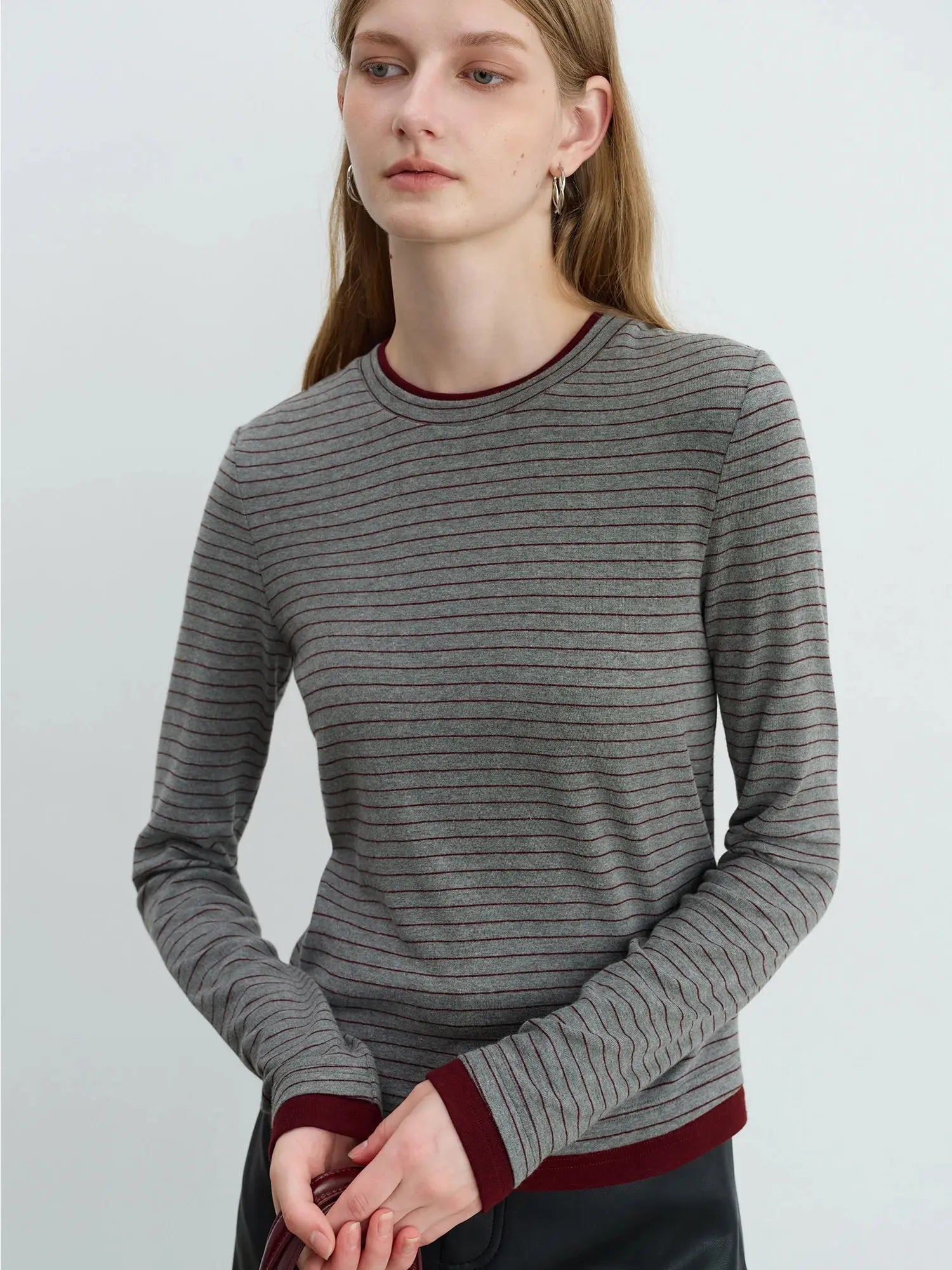 ZIQIAO 2025 New Autumn Petite Retro Contrast Stripe Knit T-Shirt Women's Black White Striped Top Round Neck Slim Fit Casual Tee - Loran