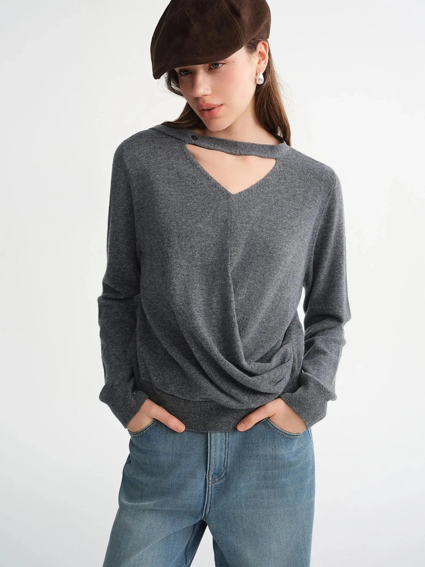 Plus-Size Floating Ribbon V-Neck Sweater - Loran