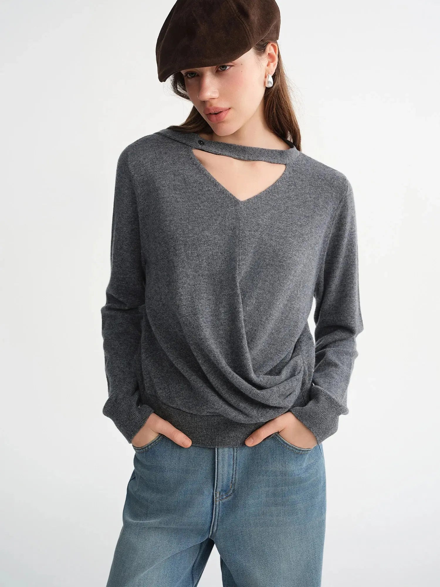 Plus-Size Floating Ribbon V-Neck Sweater - Loran