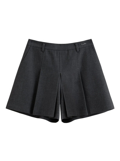 Comfortable and practical pleated shorts - Loran